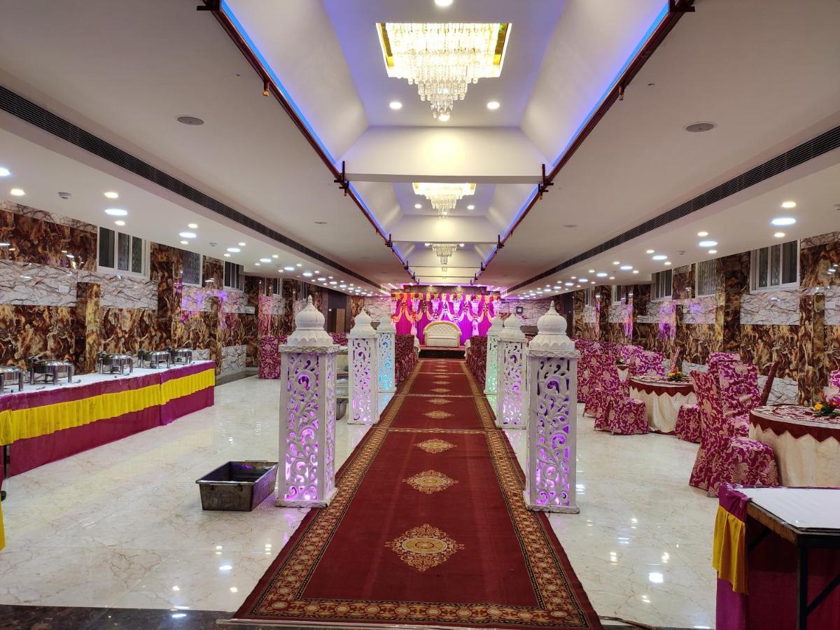 Hotel Maple Delite Lucknow Esterno foto
