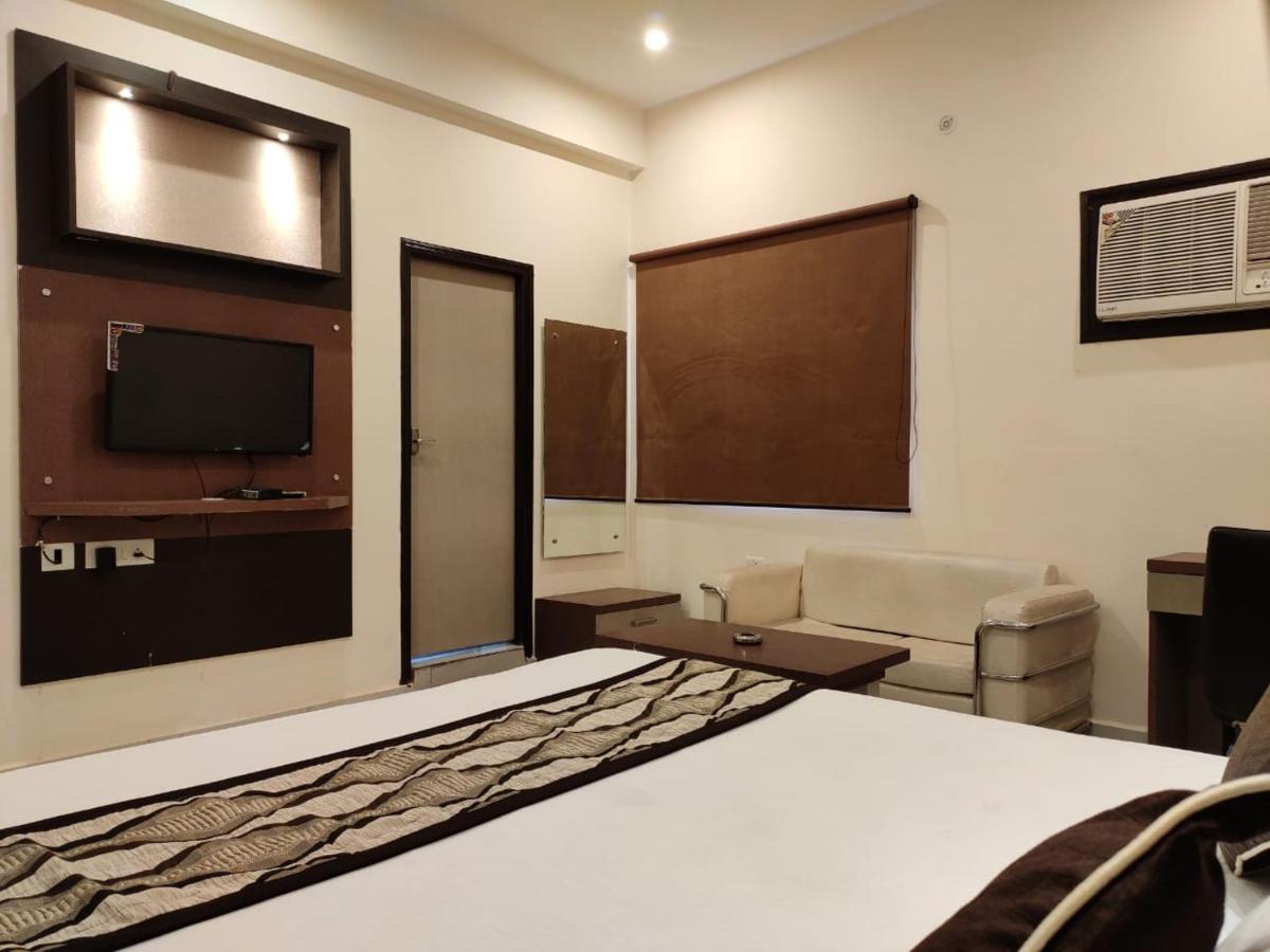 Hotel Maple Delite Lucknow Esterno foto