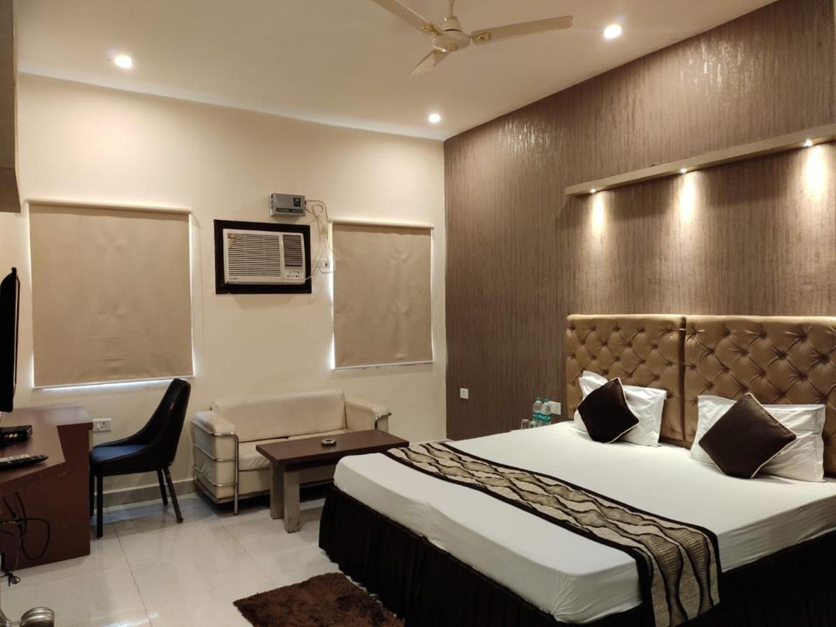 Hotel Maple Delite Lucknow Esterno foto
