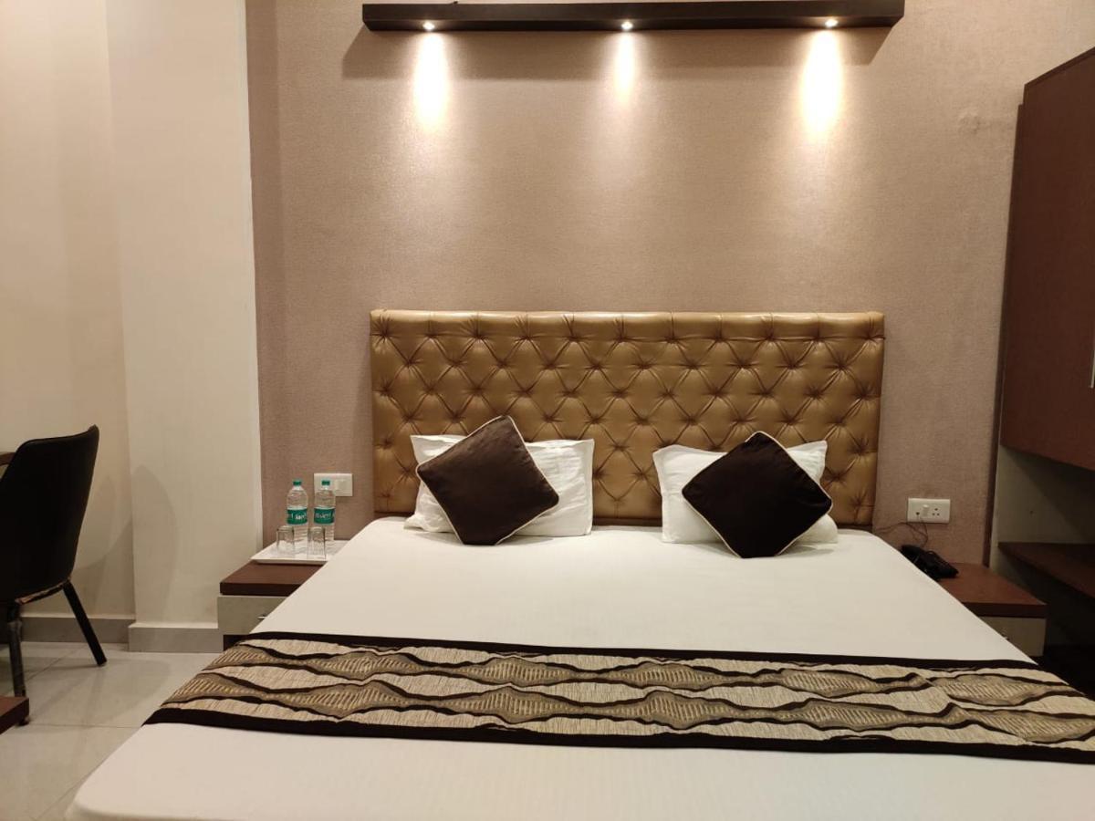 Hotel Maple Delite Lucknow Esterno foto