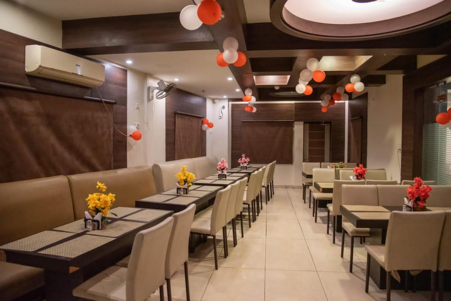 Hotel Maple Delite Lucknow Esterno foto
