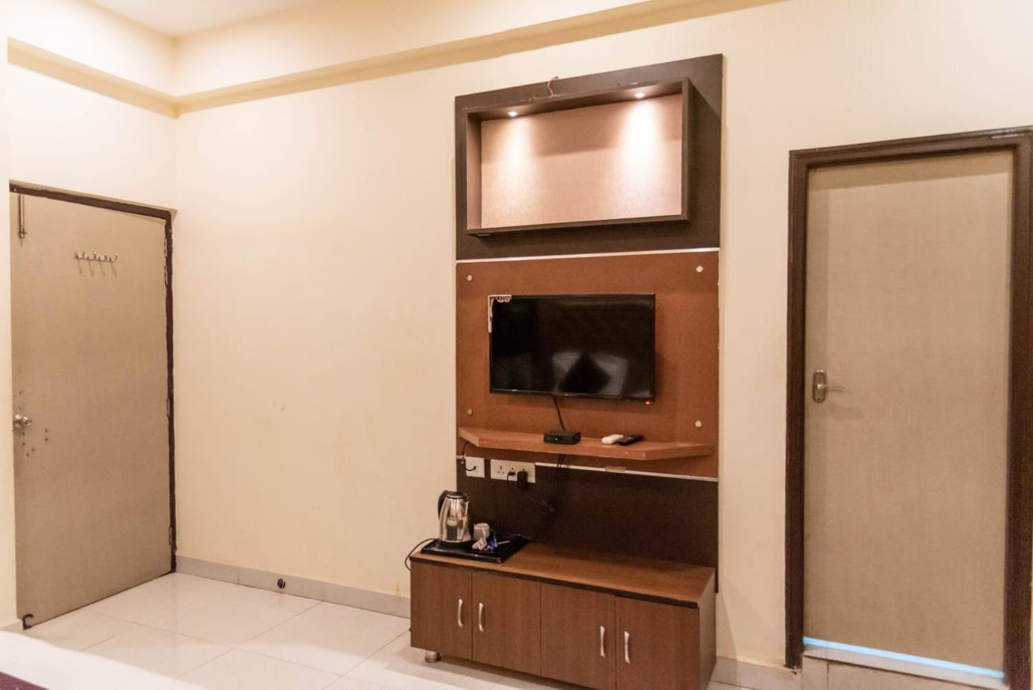 Hotel Maple Delite Lucknow Esterno foto