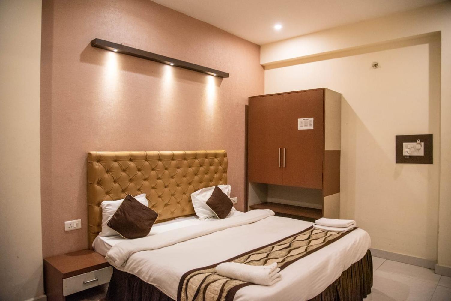 Hotel Maple Delite Lucknow Esterno foto