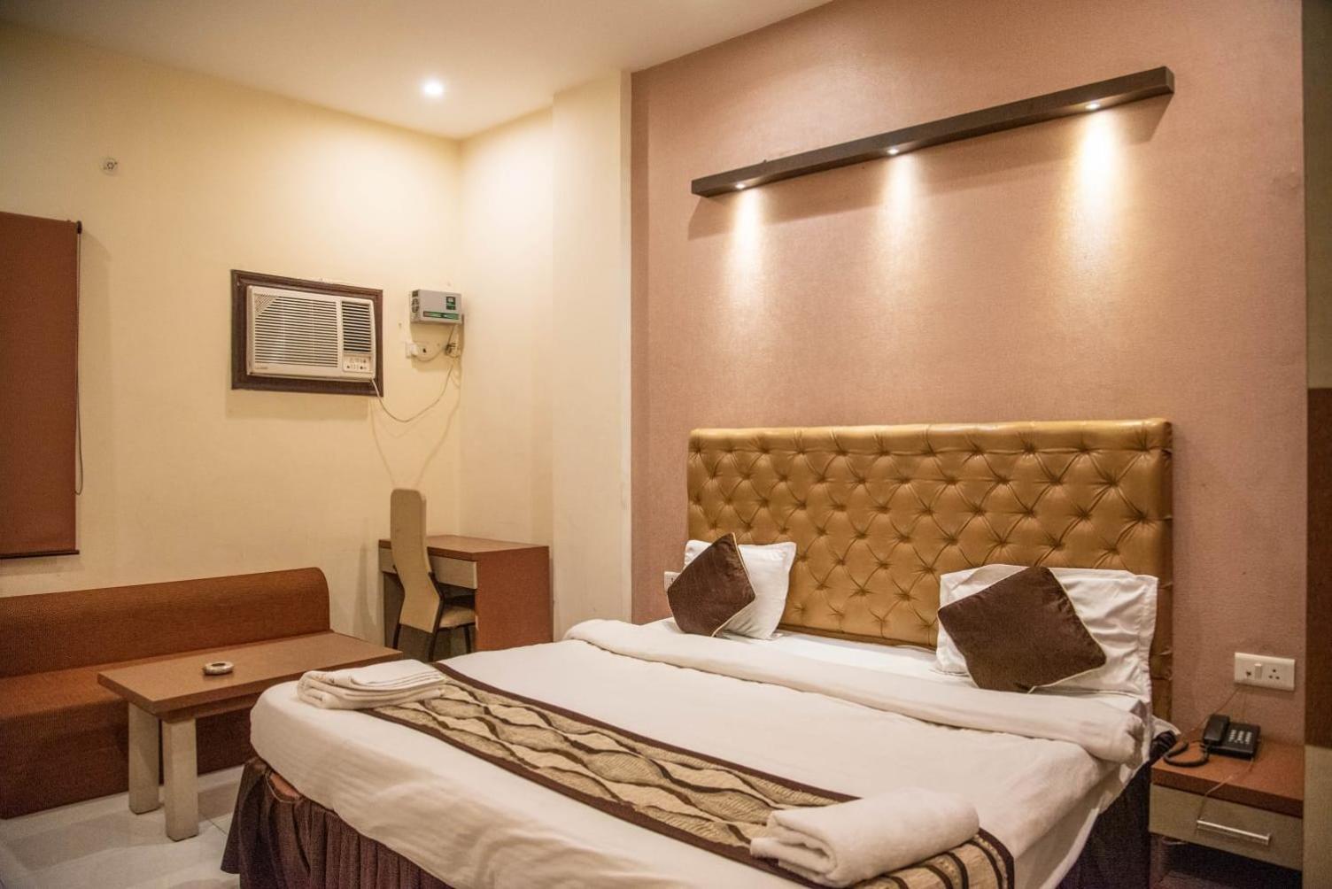 Hotel Maple Delite Lucknow Esterno foto