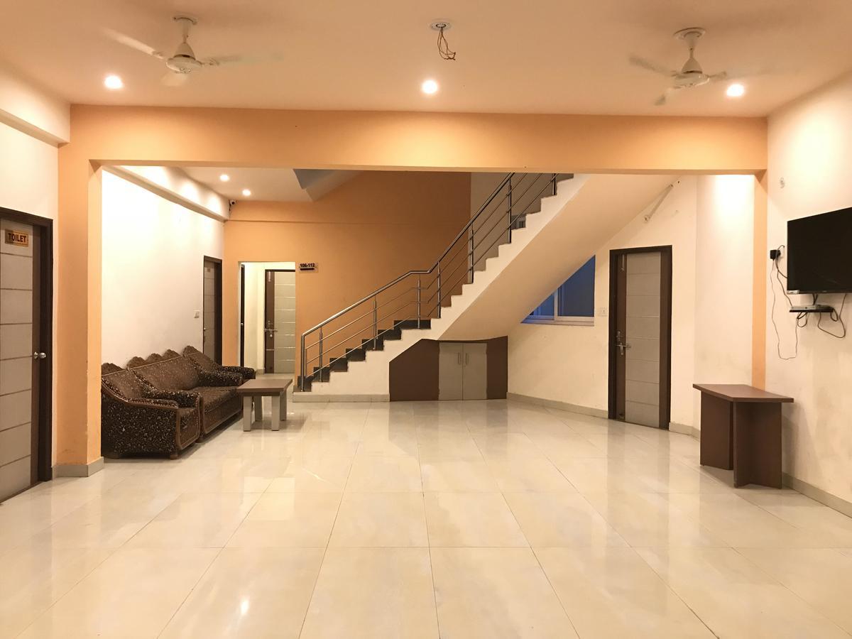 Hotel Maple Delite Lucknow Esterno foto