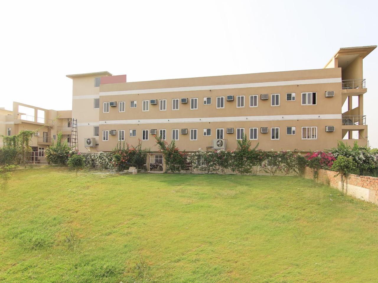 Hotel Maple Delite Lucknow Esterno foto